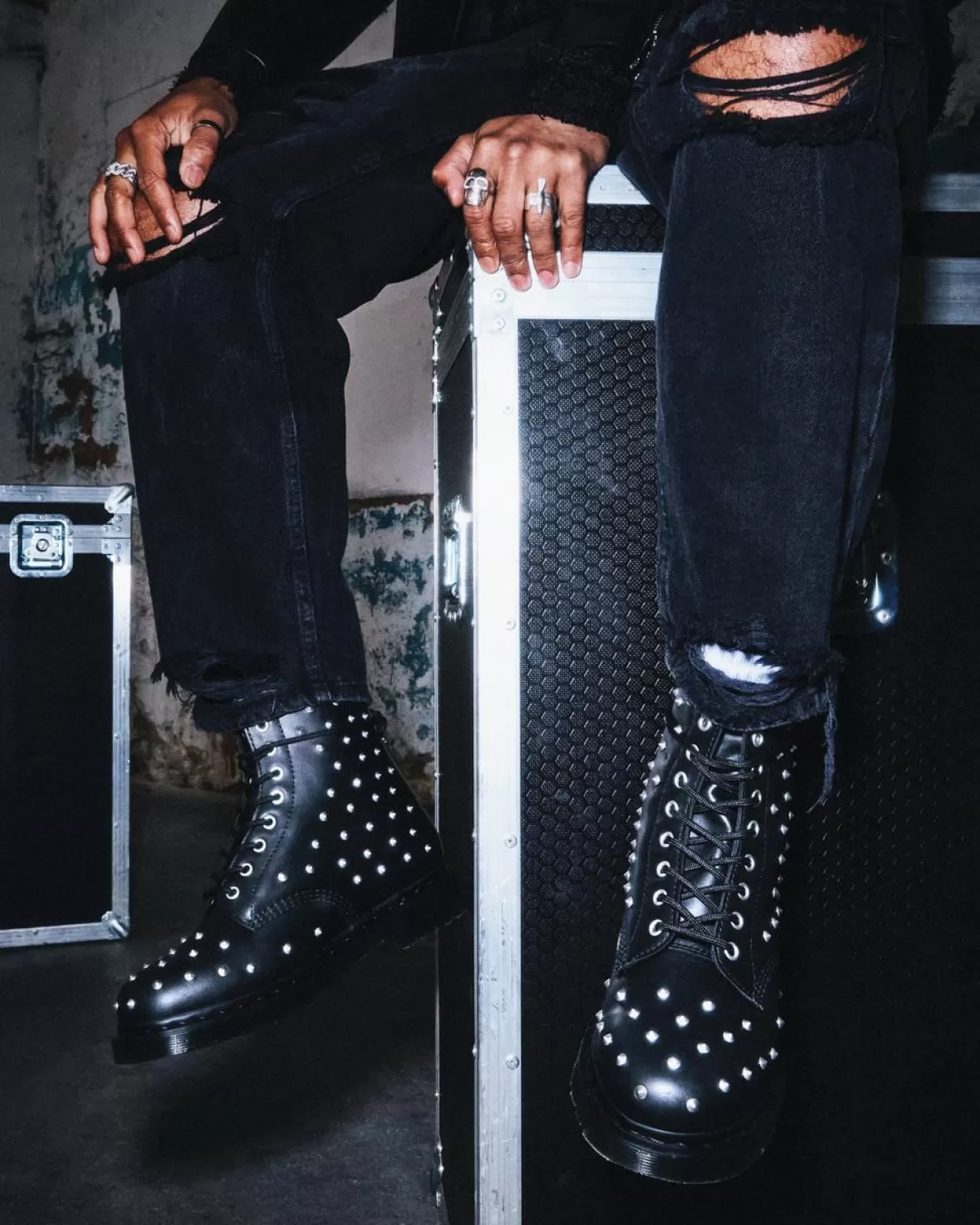 UNISEX Dr. Martens 1460 Stud Wanama Leather Lace Up Boots
