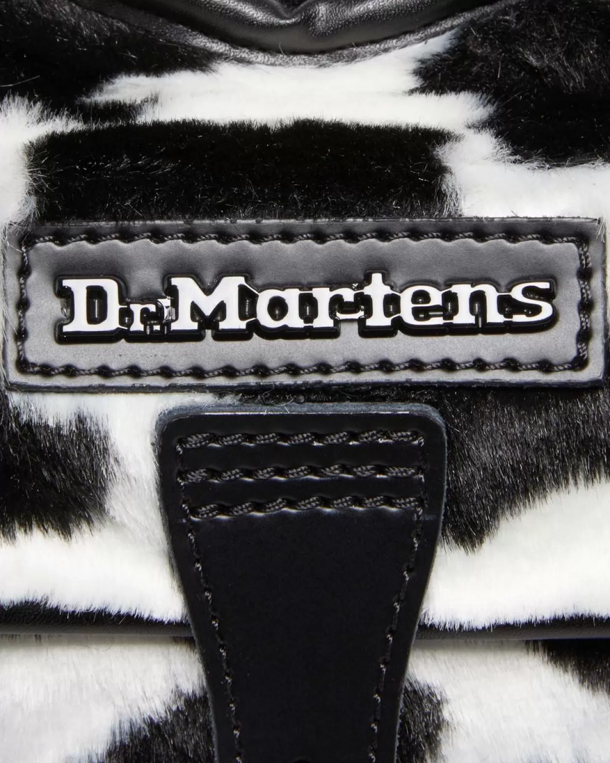 UNISEX Dr. Martens Borsa a forma di cuore con stampa maculata