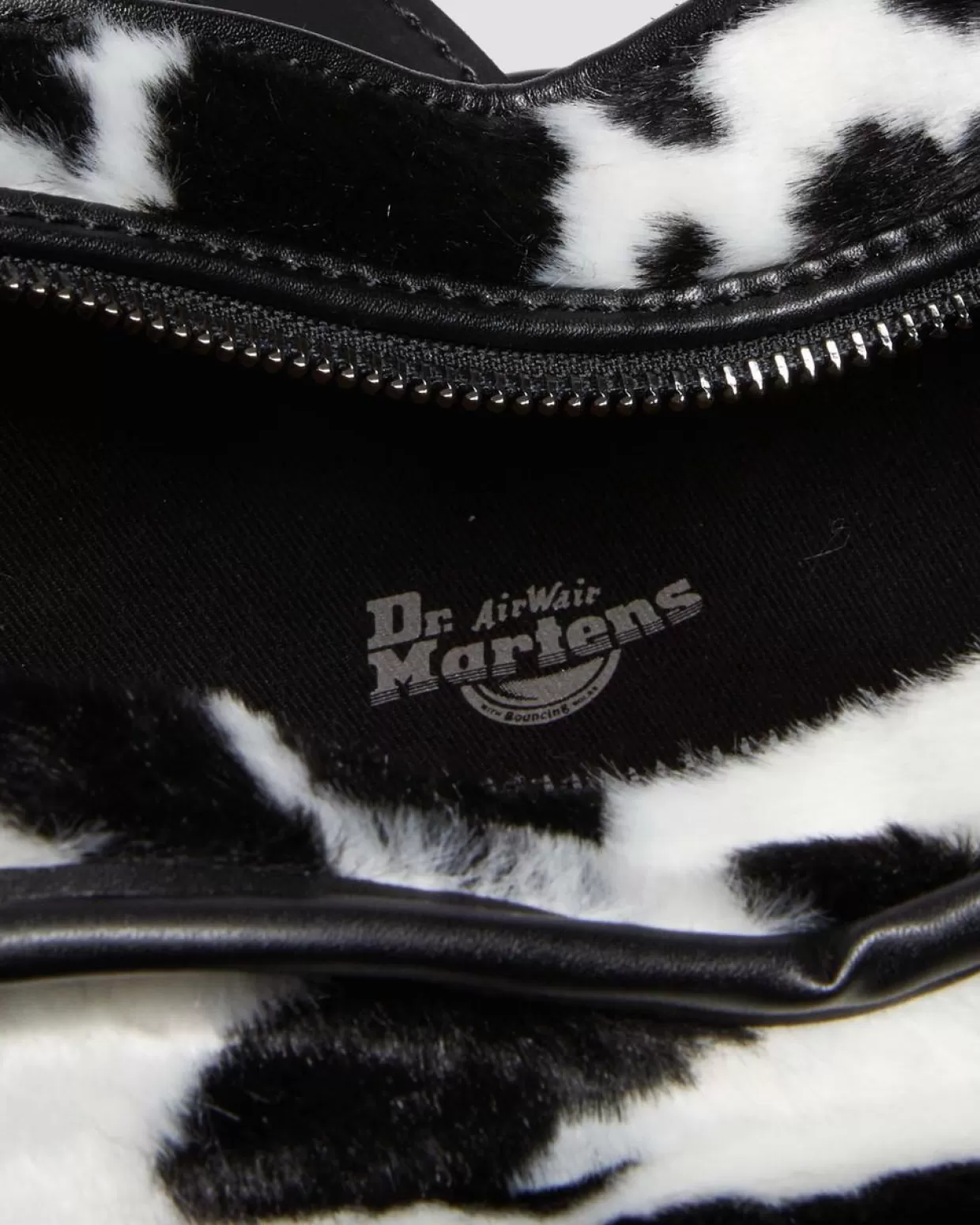 UNISEX Dr. Martens Borsa a forma di cuore con stampa maculata