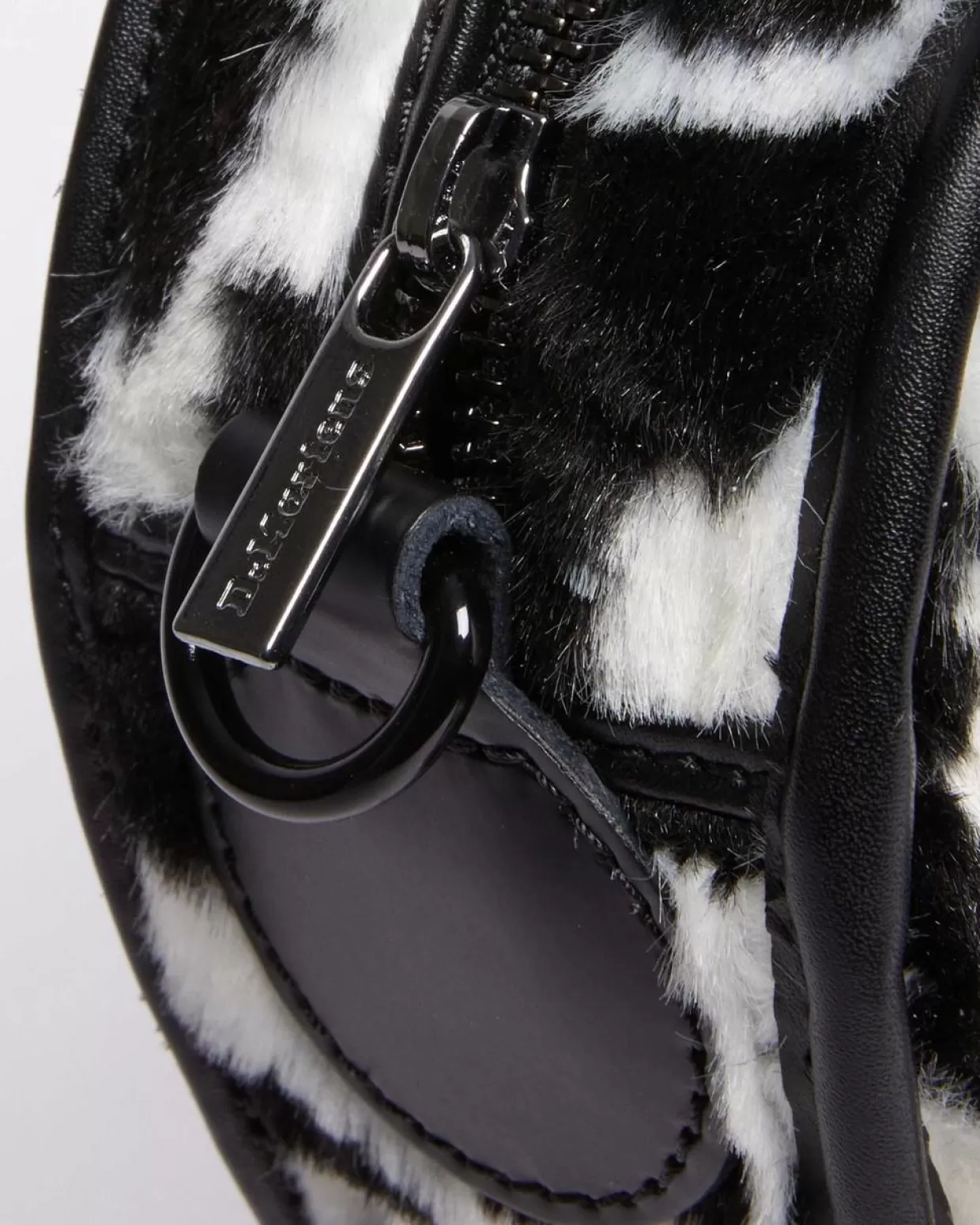 UNISEX Dr. Martens Borsa a forma di cuore con stampa maculata