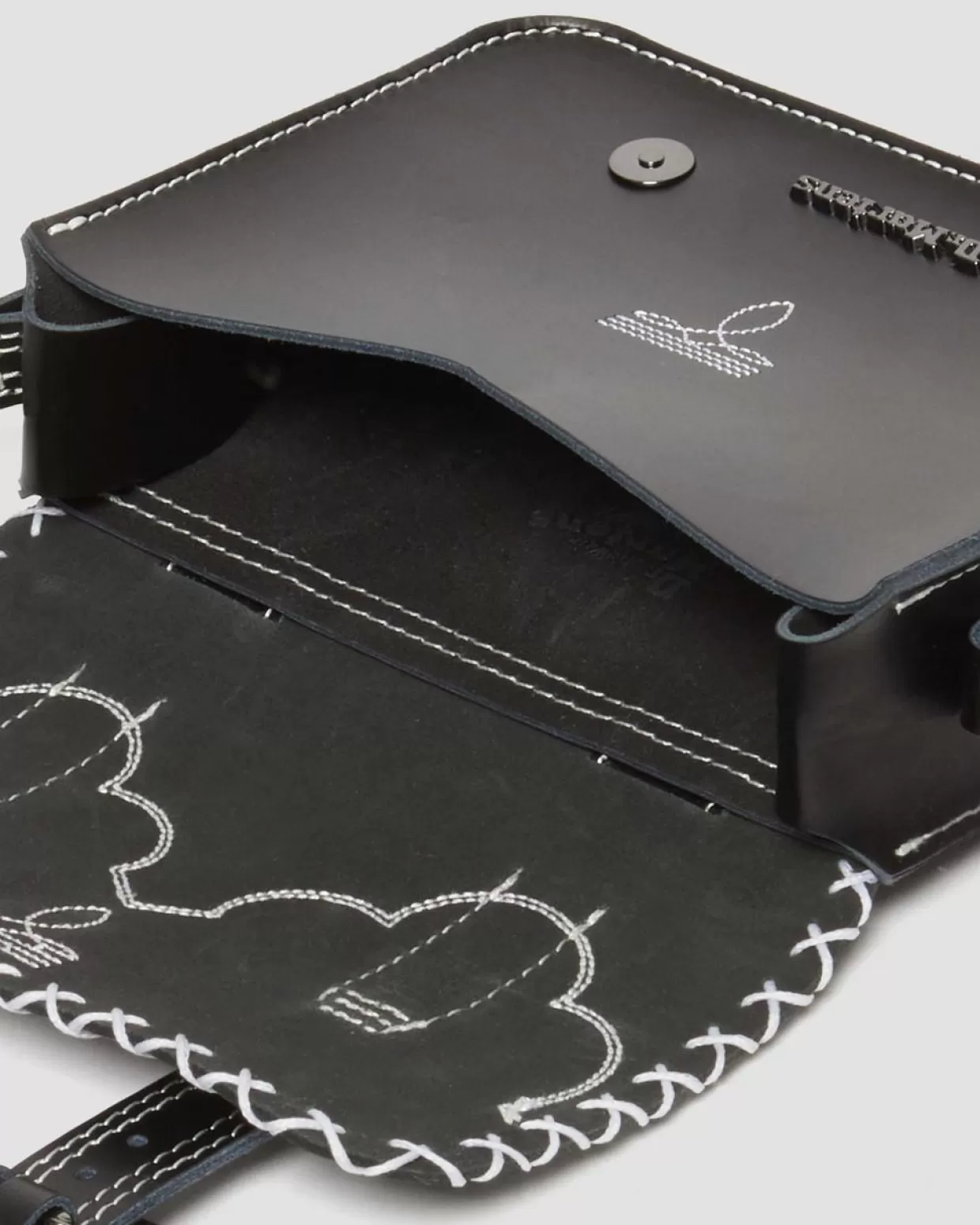 Dr. Martens BORSA A TRACOLLA IN PELLE CON CUCITURE A CONTRASTO 18 CM