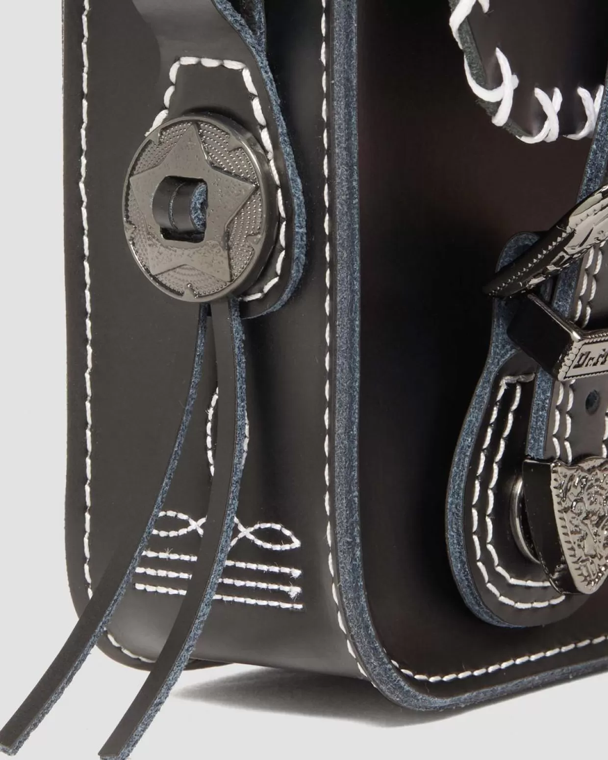 Dr. Martens BORSA A TRACOLLA IN PELLE CON CUCITURE A CONTRASTO 18 CM