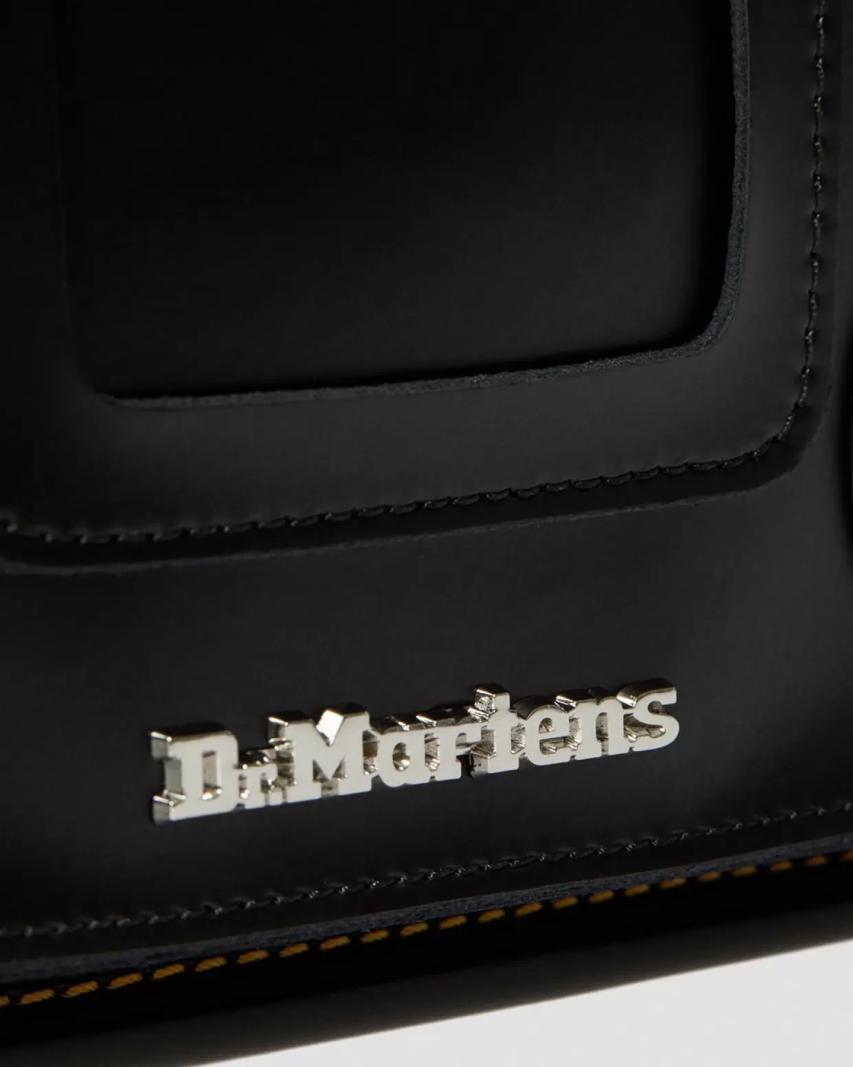 ACCESSORIES Dr. Martens Borsa a tracolla Kiev in pelle Smooth da 28 cm