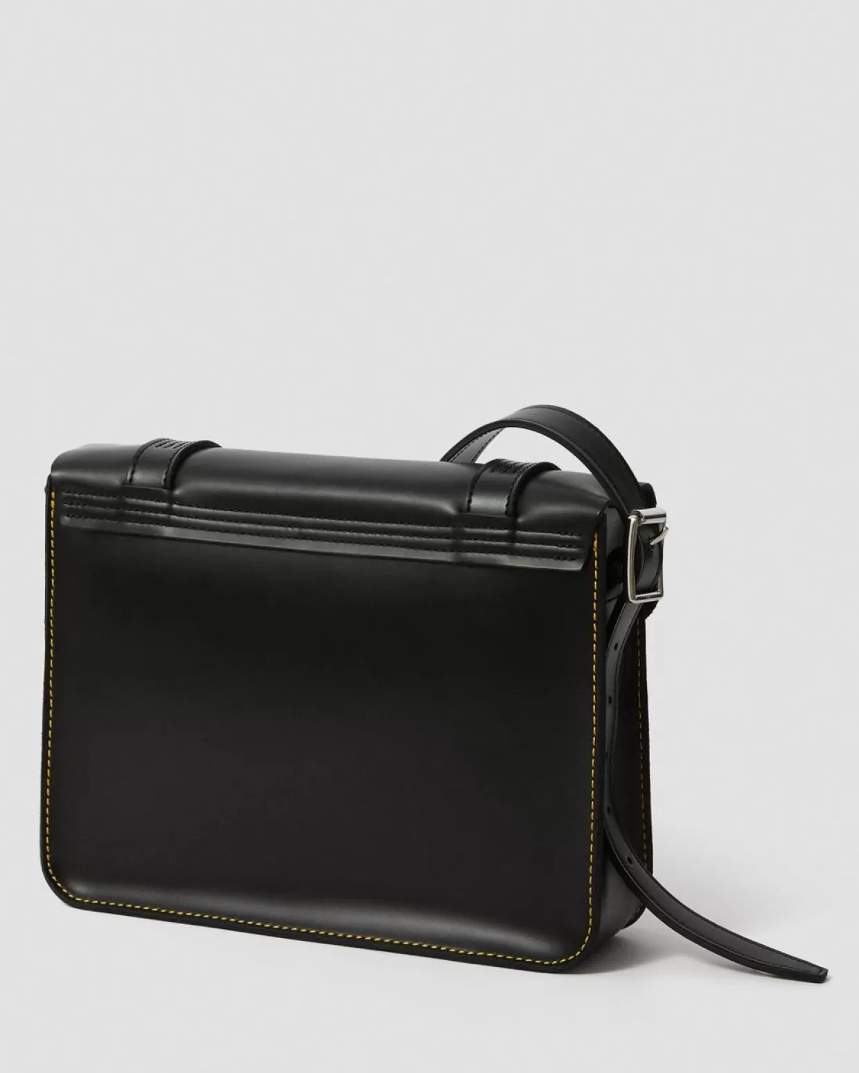 ACCESSORIES Dr. Martens Borsa a tracolla Kiev in pelle Smooth da 28 cm