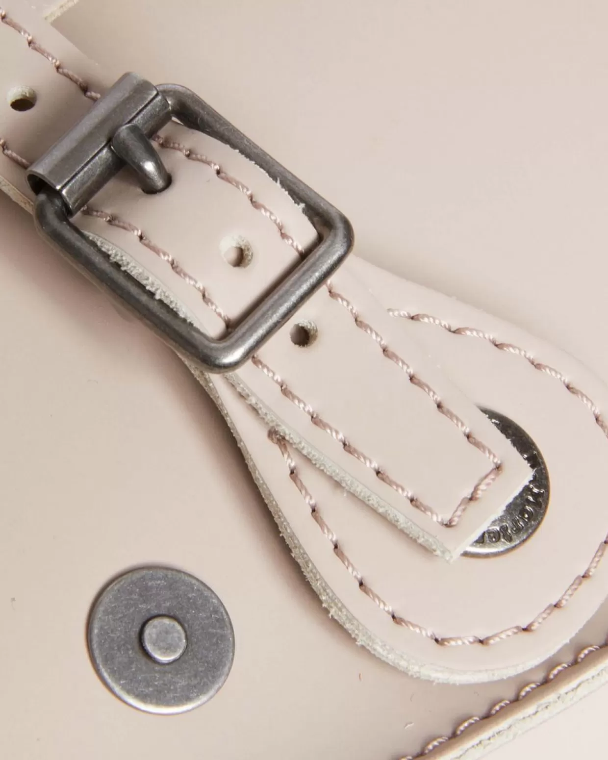ACCESSORIES Dr. Martens Borsa Kiev a tracolla in pelle Smooth da 18cm