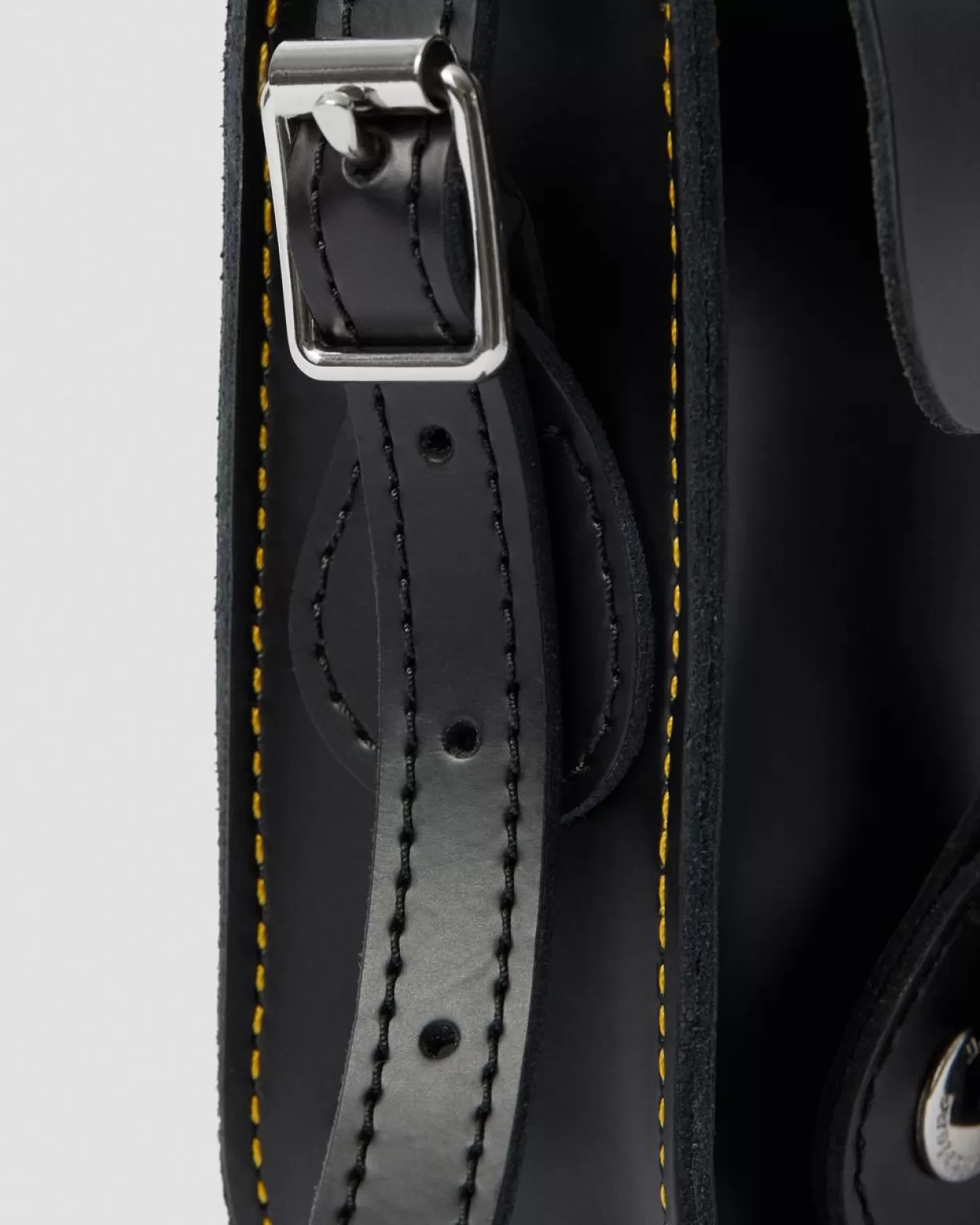 ACCESSORIES Dr. Martens Borsa Kiev a tracolla in pelle Smooth da 18cm
