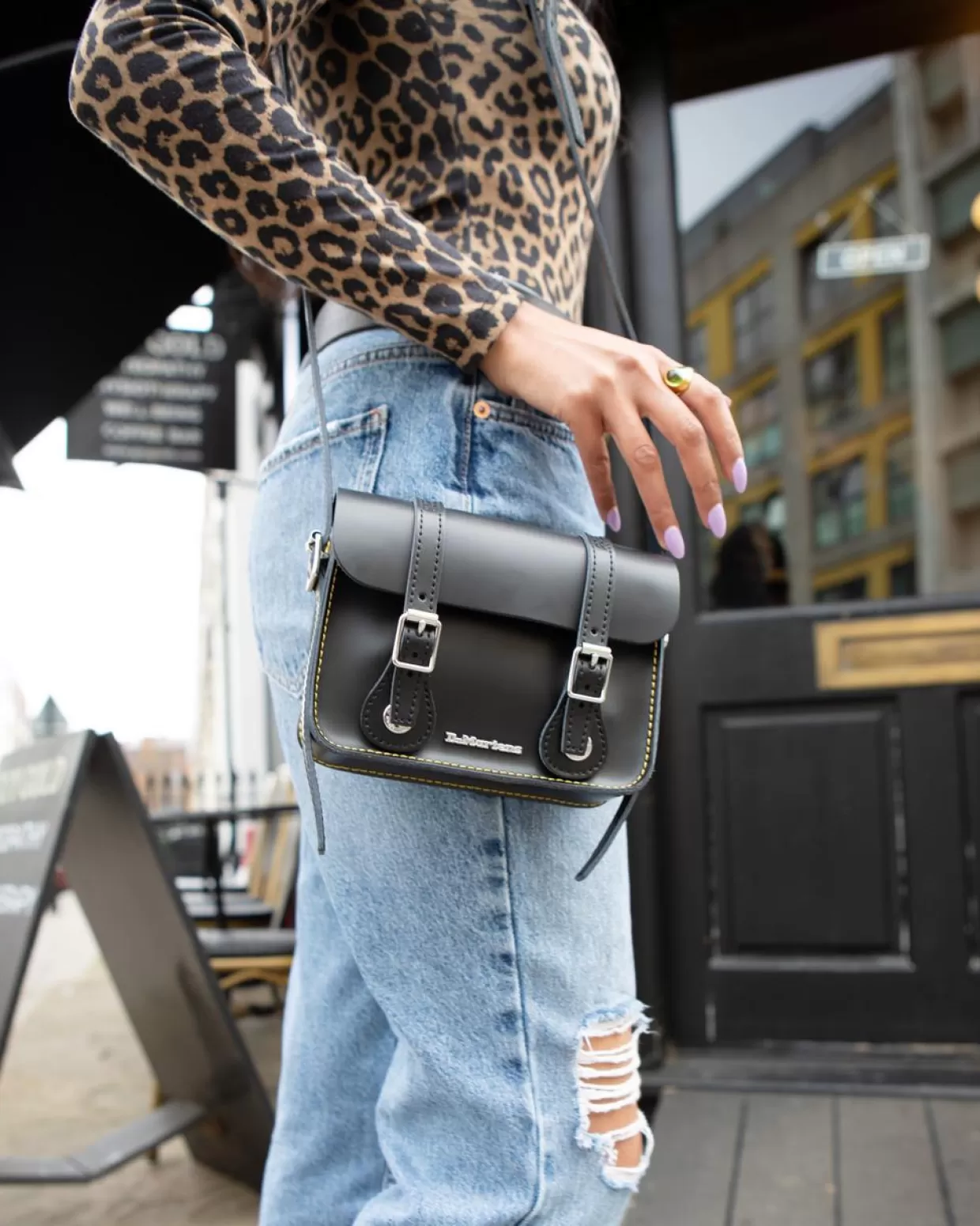 ACCESSORIES Dr. Martens Borsa Kiev a tracolla in pelle Smooth da 18cm