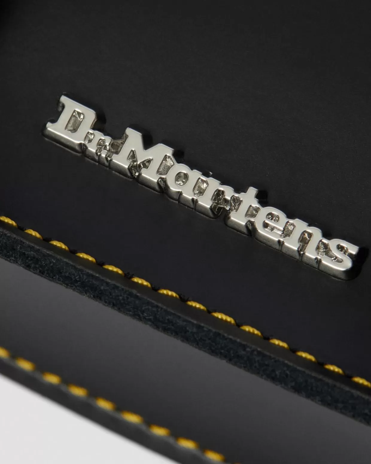 ACCESSORIES Dr. Martens Borsa Kiev a tracolla in pelle Smooth da 18cm