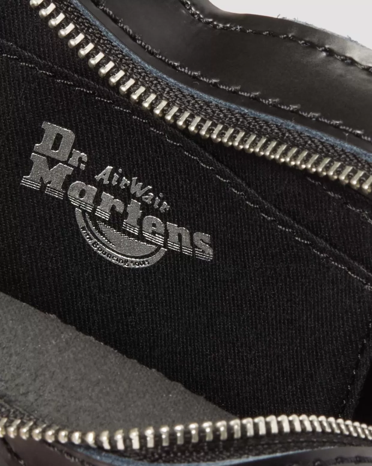 Dr. Martens Mini borsa in pelle a forma di cuore
