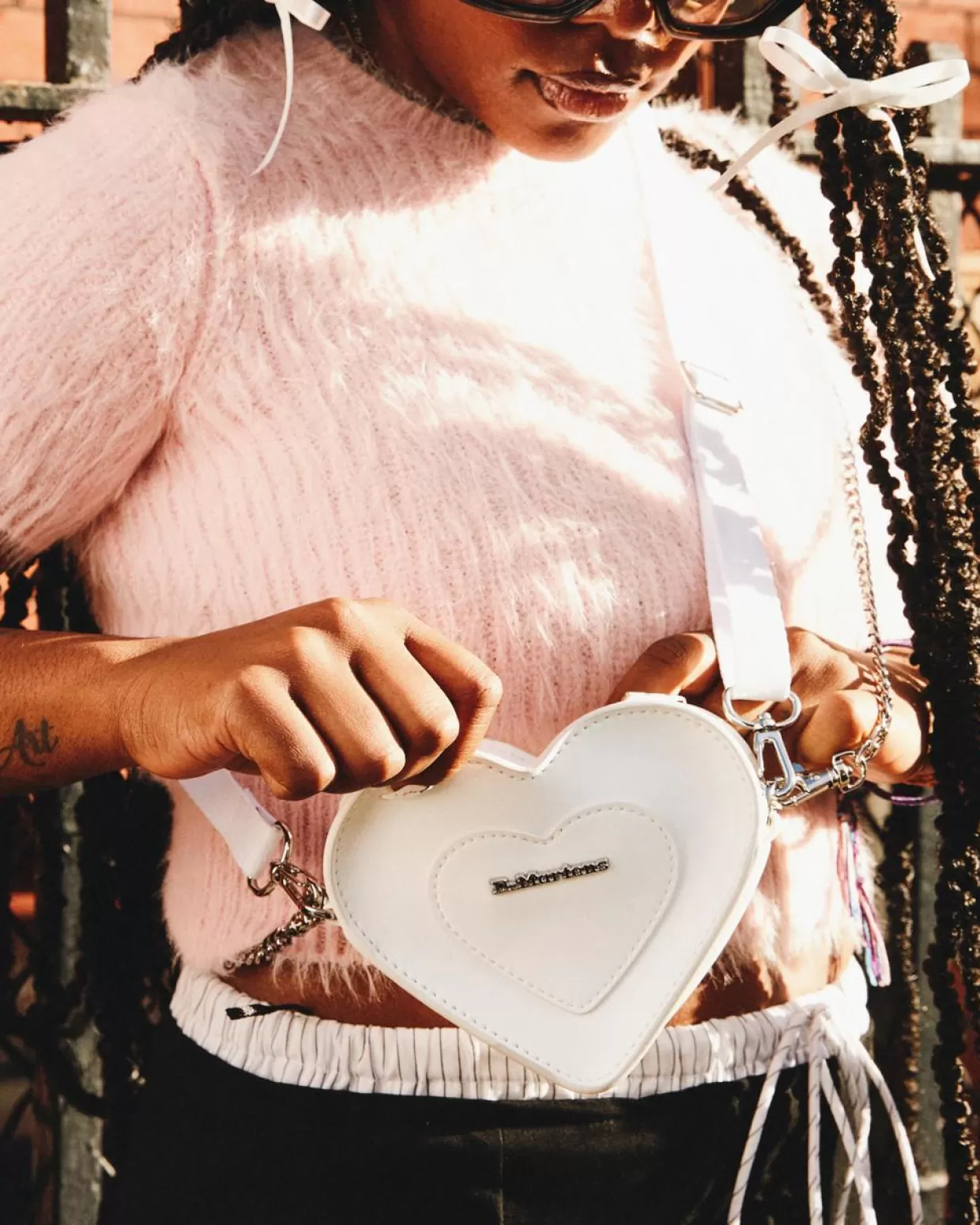 Dr. Martens Mini borsa vegan in a forma di cuore