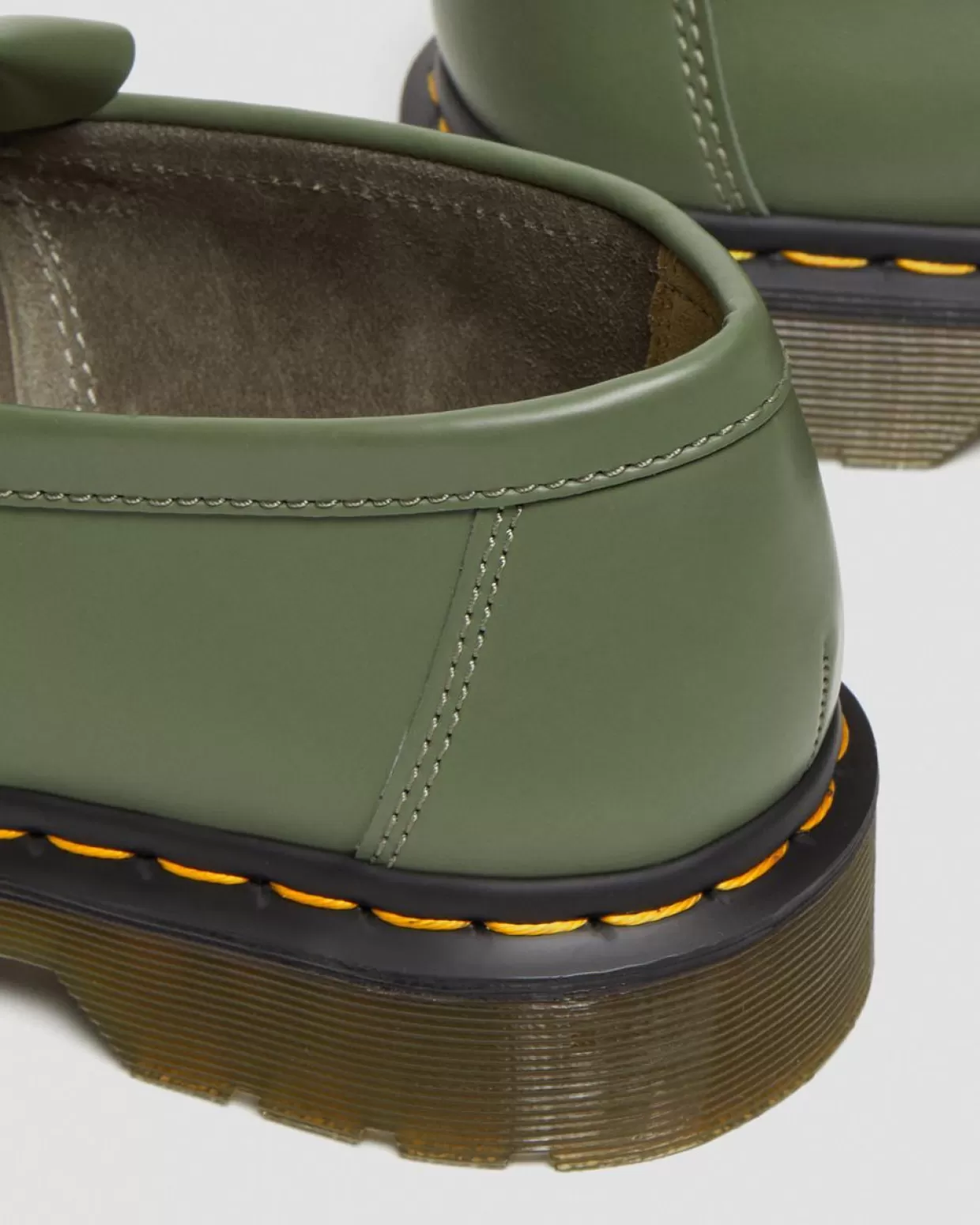 WOMENS Dr. Martens Mocassini Adrian con nappe e cuciture gialle in pelle Smooth