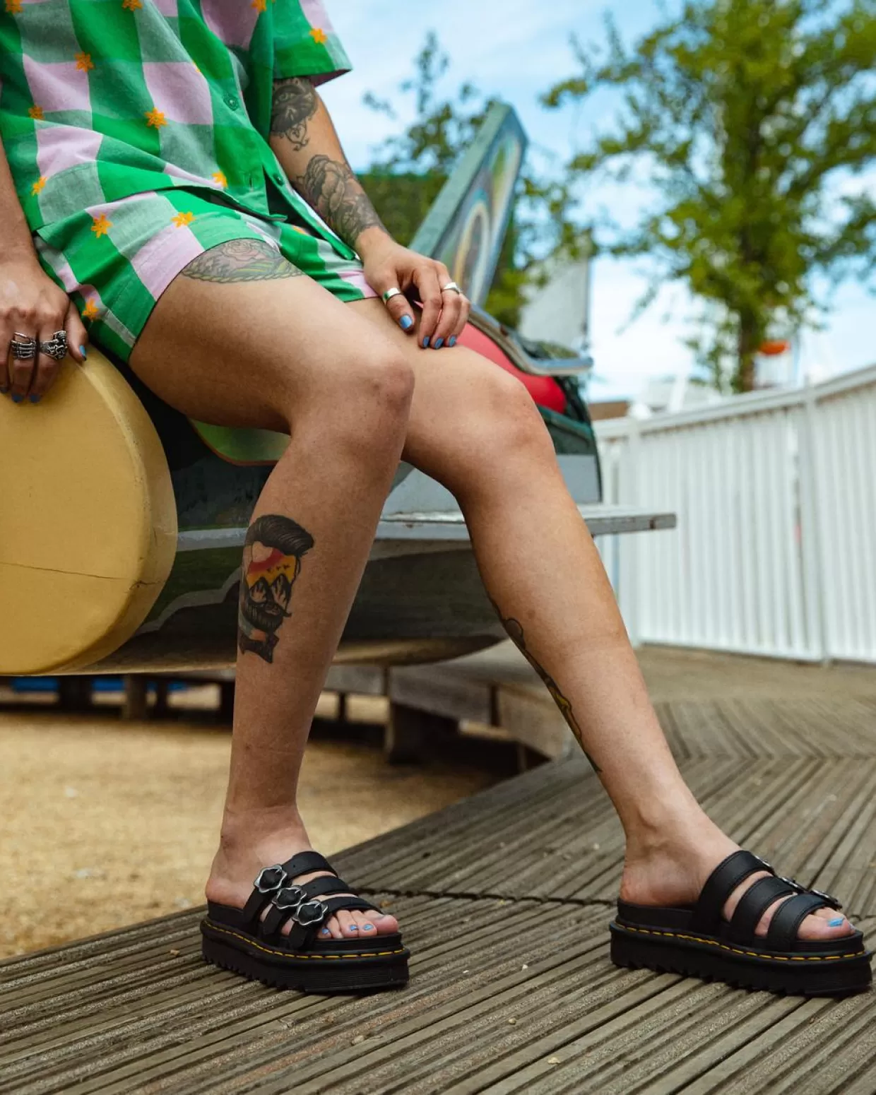 WOMENS Dr. Martens Sandali Blaire in pelle con fibbie a forma di fiore