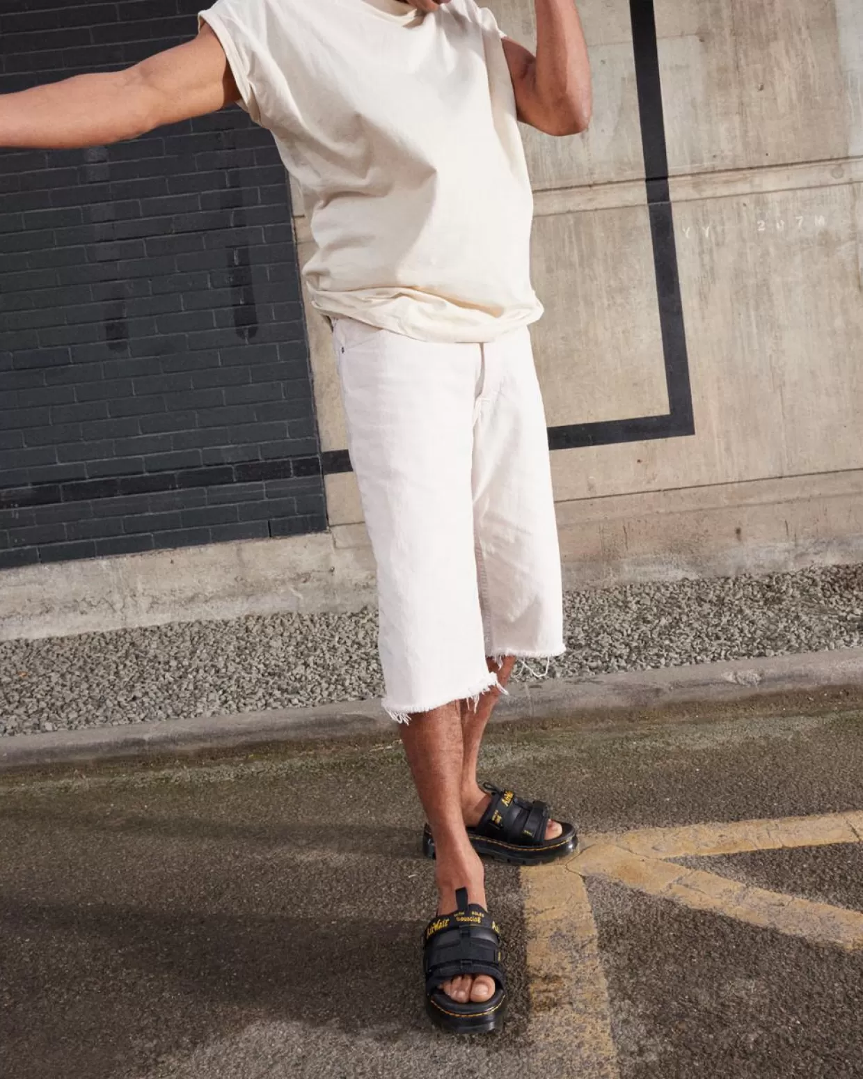 UNISEX Dr. Martens Sandali con cinturini Ayce Logo Platform in pelle bottalata