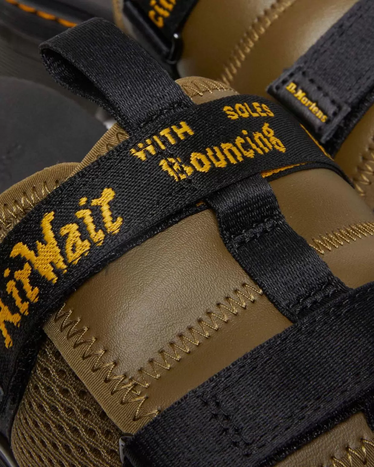 UNISEX Dr. Martens Sandali con cinturini Ayce Logo Platform in pelle bottalata