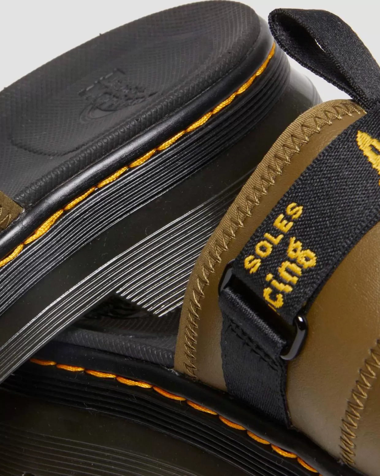 UNISEX Dr. Martens Sandali con cinturini Ayce Logo Platform in pelle bottalata