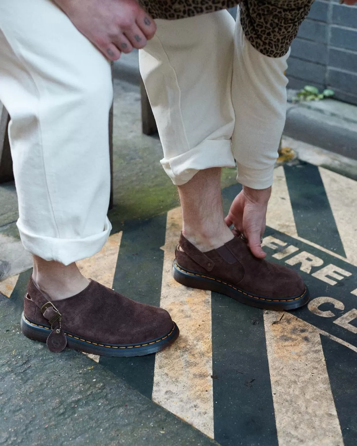 MENS Dr. Martens Sandali Isham in camoscio Desert Oasis