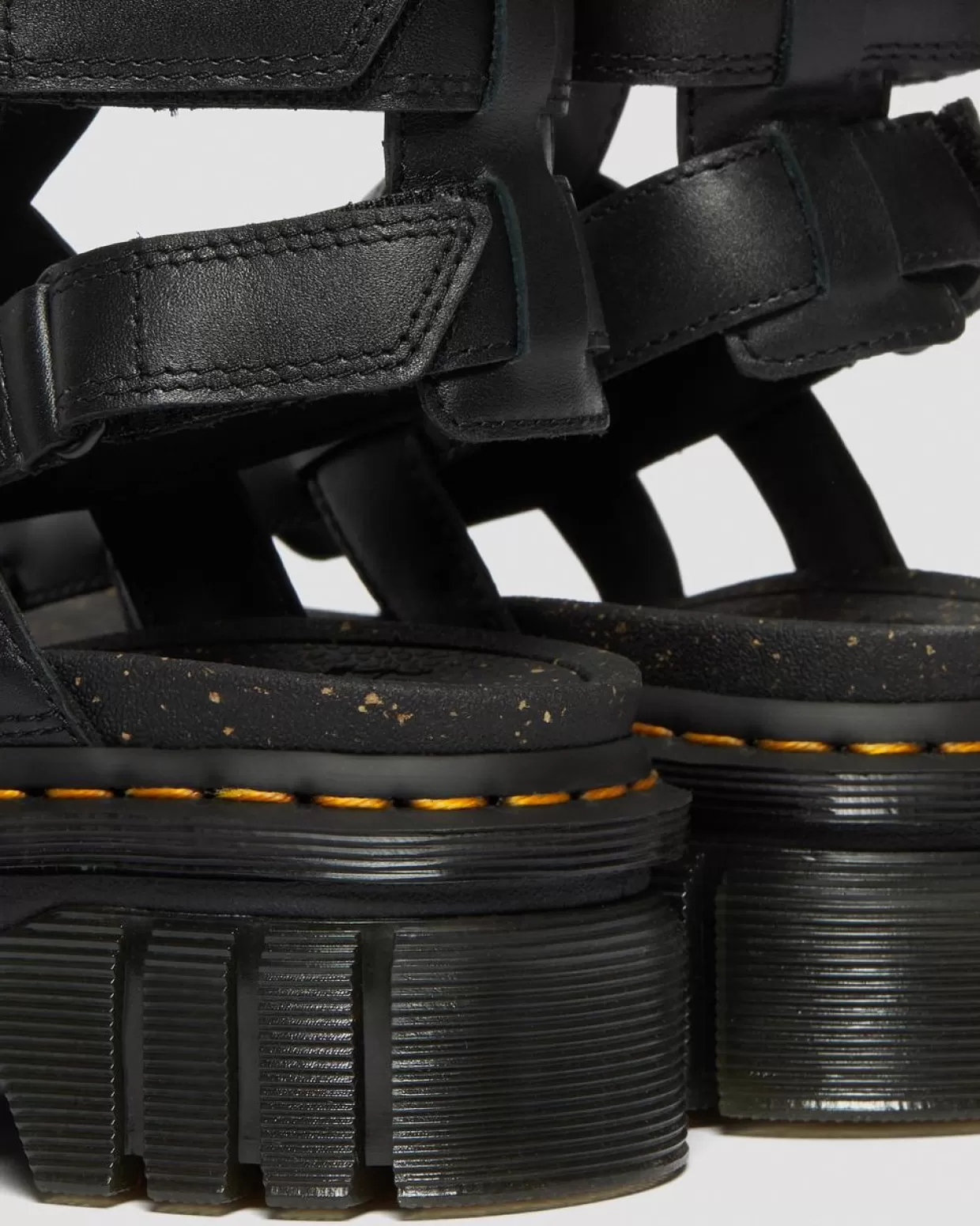 WOMENS Dr. Martens Sandali platform stile gladiatore Ricki Hardware Nappa Lux in pelle