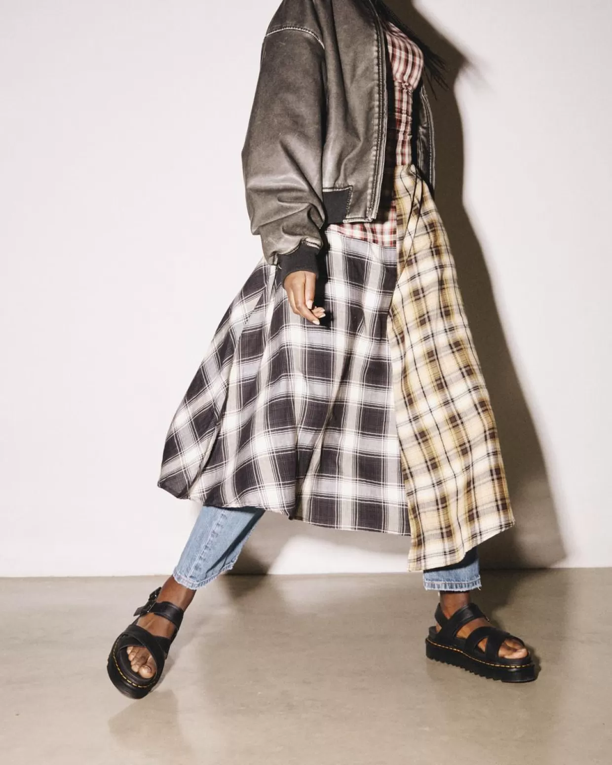 WOMENS Dr. Martens Sandali Voss Hydro II con cinturino in pelle