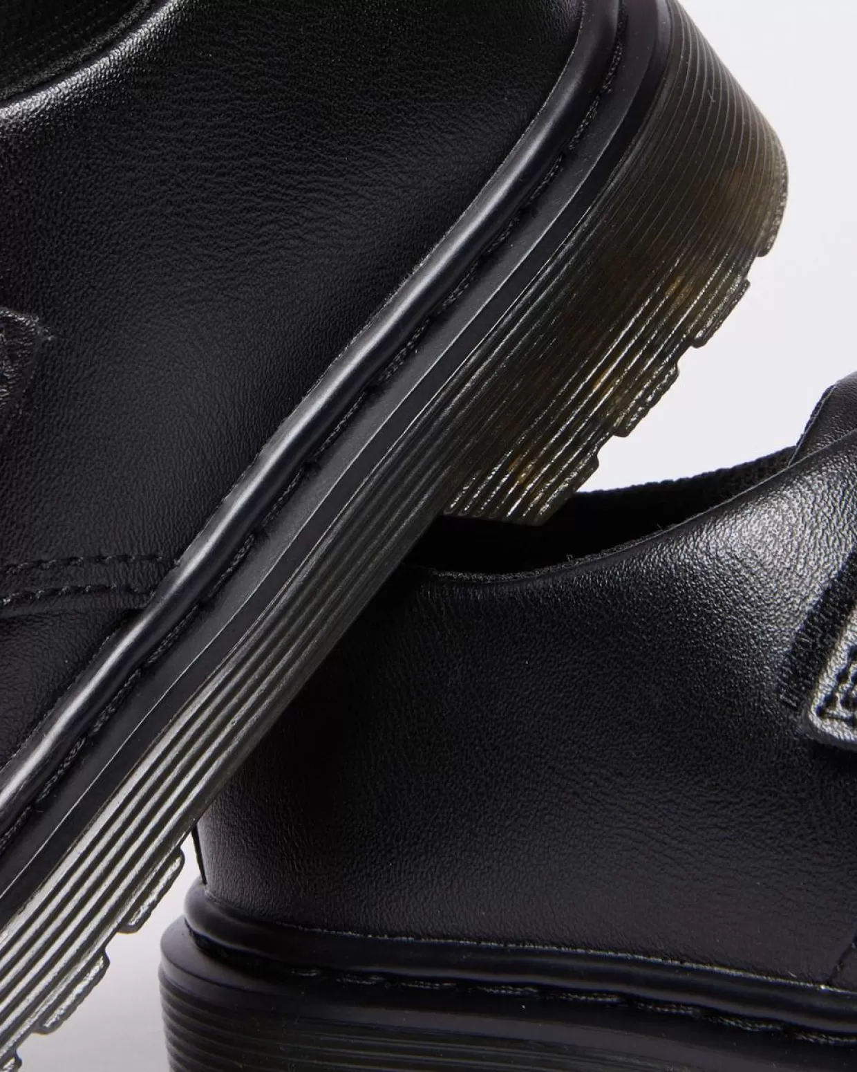 KIDS Dr. Martens Scarpe Junior Kamron in pelle con cinturino in velcro