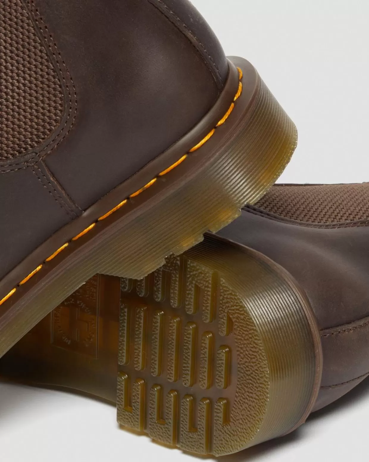 MENS Dr. Martens Stivaletti Chelsea 2976 di pelle Crazy Horse con cuciture gialle
