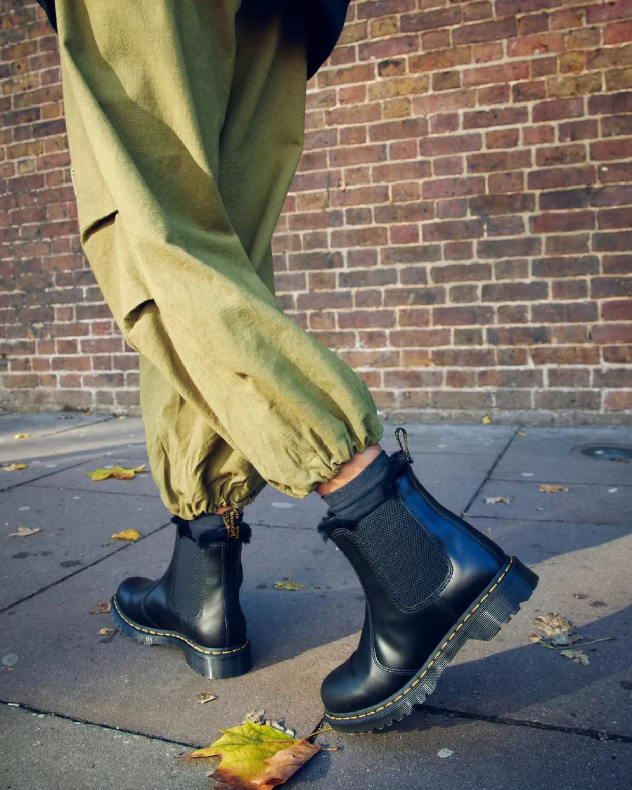 UNISEX Dr. Martens Stivaletti Chelsea 2976 Leonore Con Rivestimento Interno In Pelliccia Sintetica