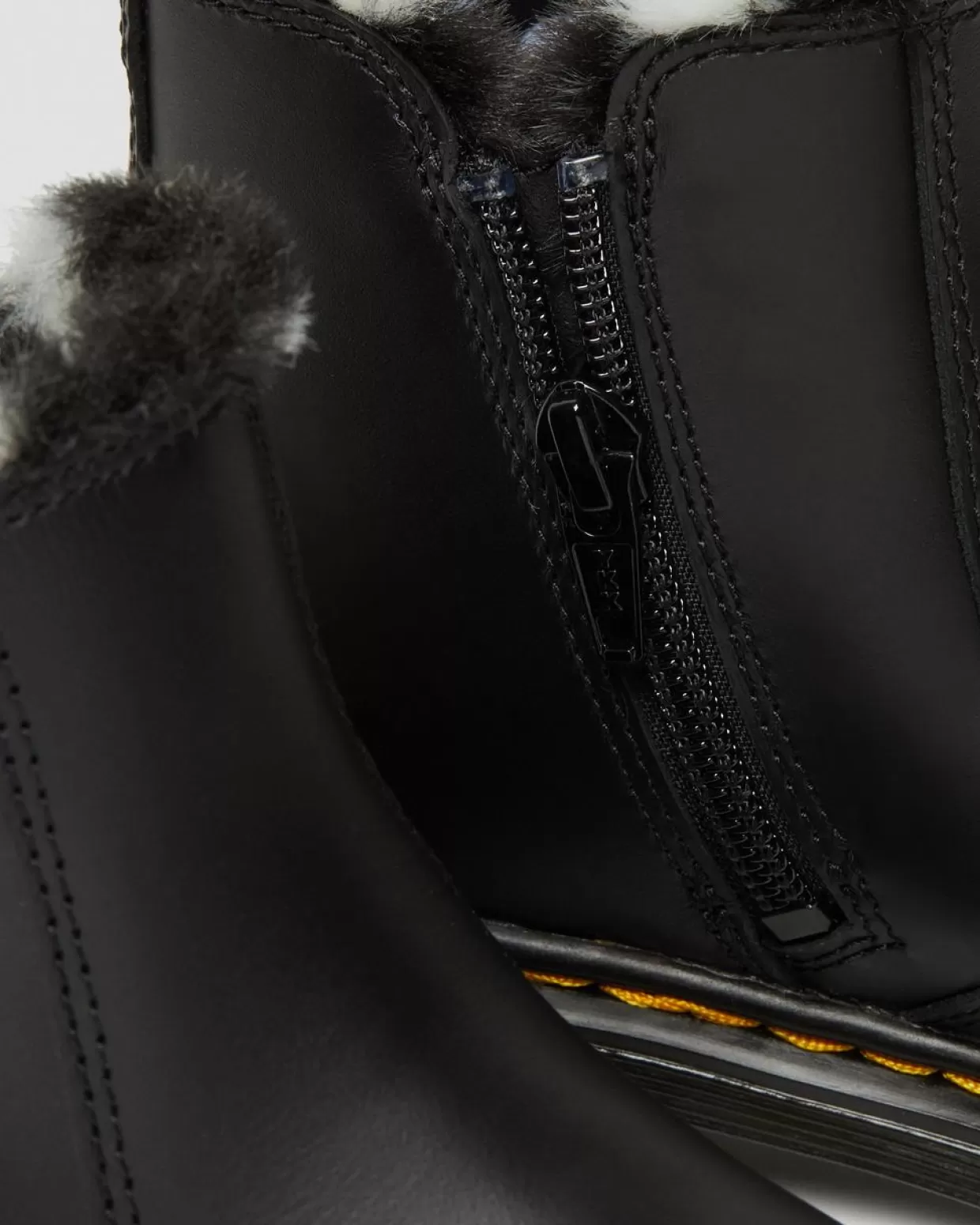 GIFTS Dr. Martens Stivaletti Chelsea 2976 Leonore per bambini con rivestimento in pelliccia