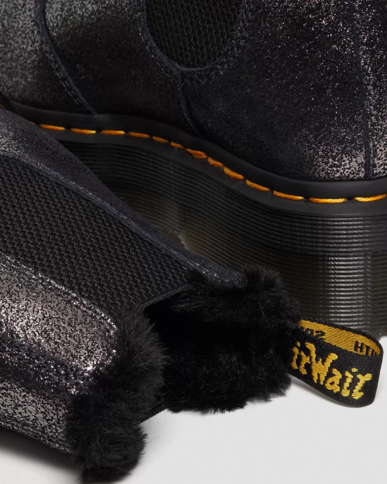 WOMENS Dr. Martens Stivaletti Chelsea Platform 2976 In Pelle Laminata Con Rivestimento Interno In Pelliccia Sintetica