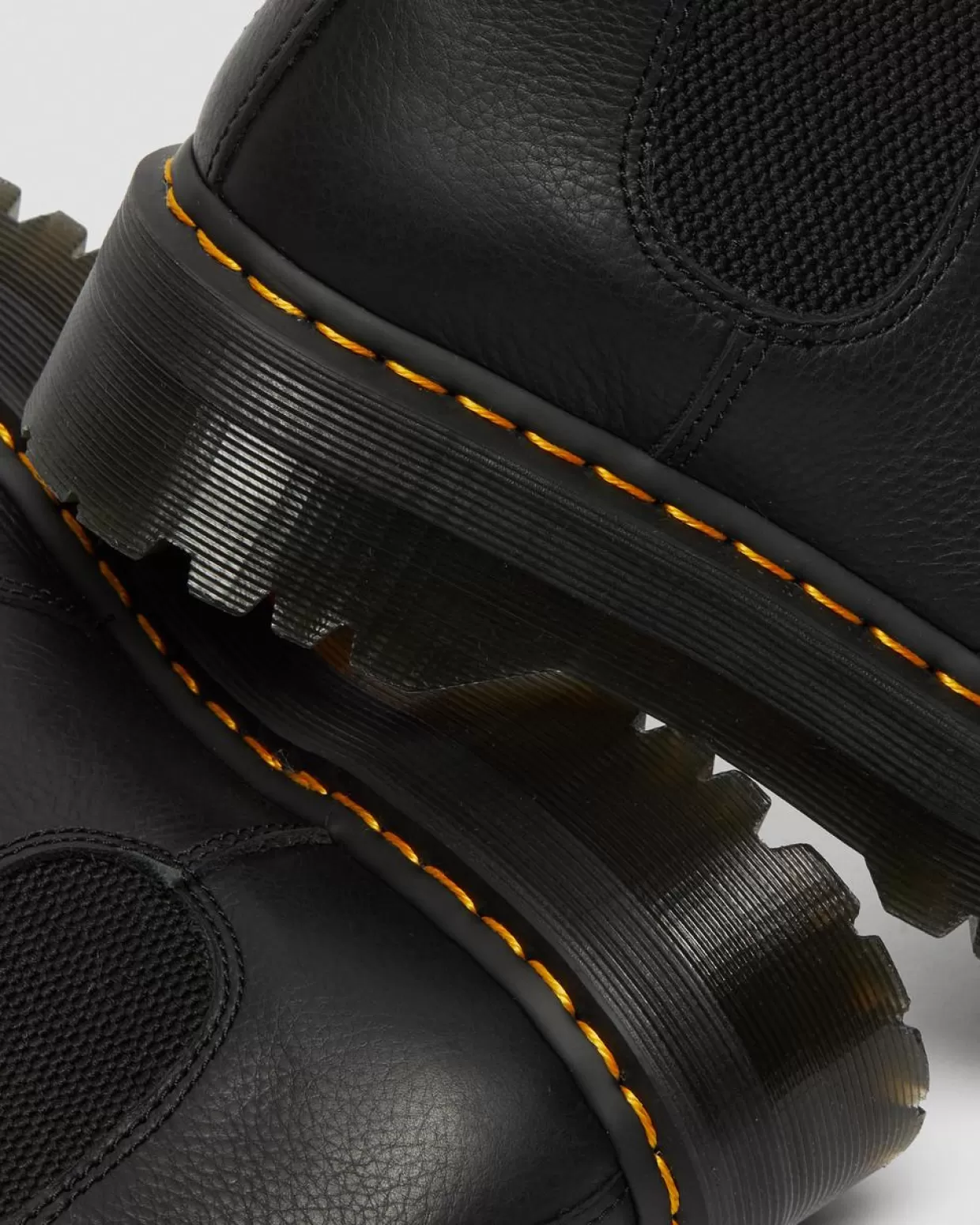 WOMENS Dr. Martens Stivaletti Chelsea Platform Quad 2976 con rivestimento interno in pelliccia sintetica