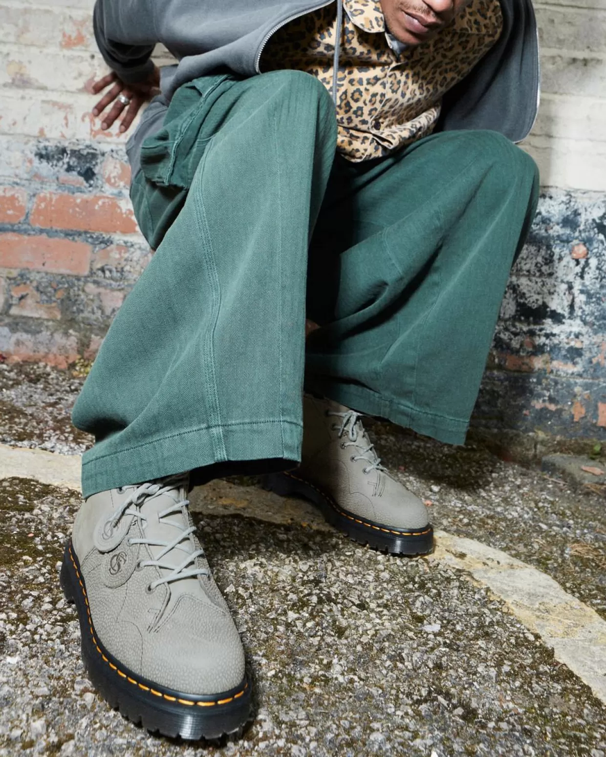 UNISEX Dr. Martens Stivaletti Church in pelle nabuk