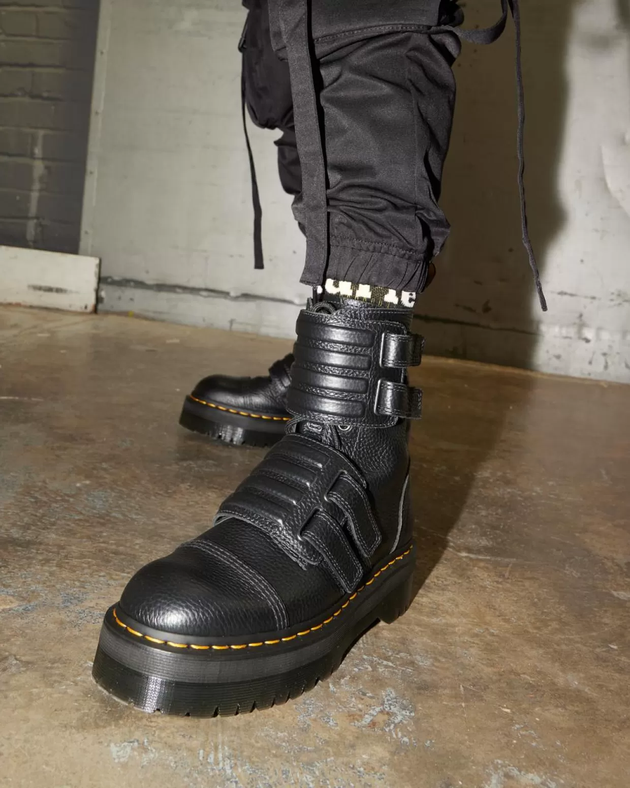 GIFTS Dr. Martens Stivali Axxel di pelle
