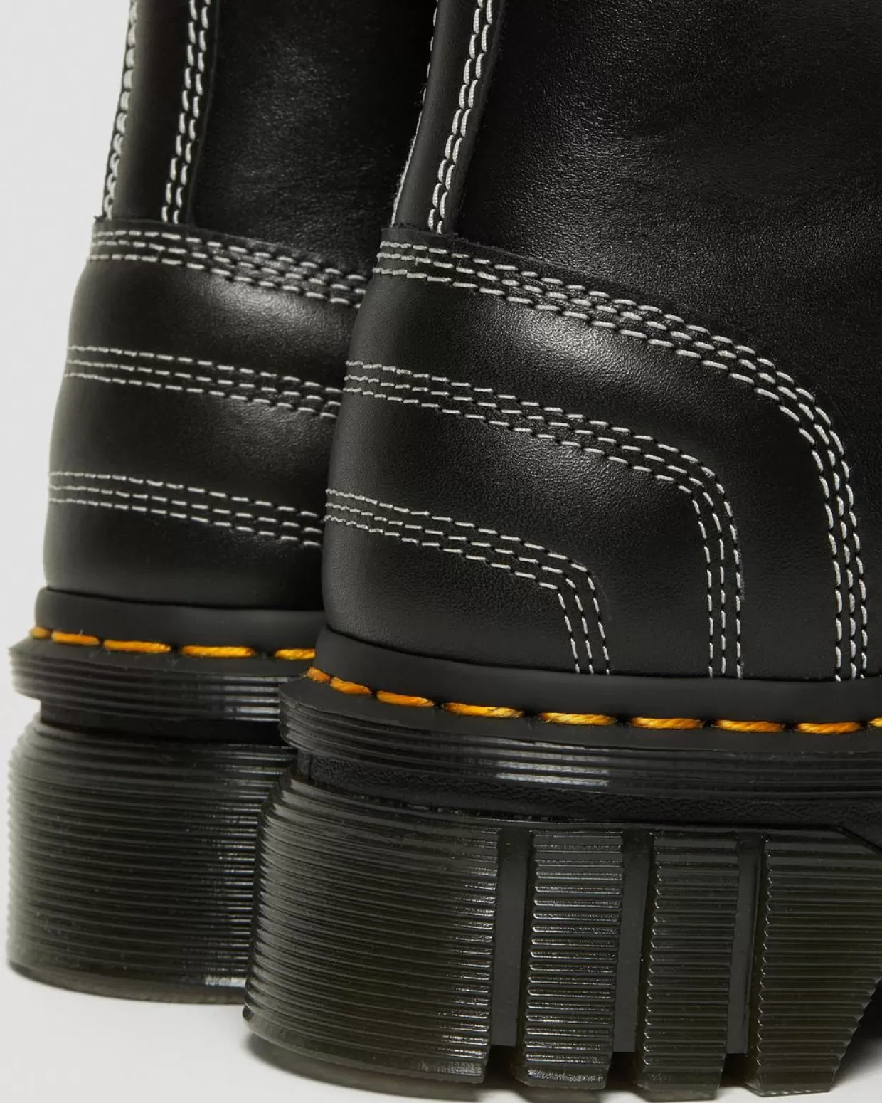 UNISEX Dr. Martens Stivali platform Audrick 8i di pelle con cuciture bianche