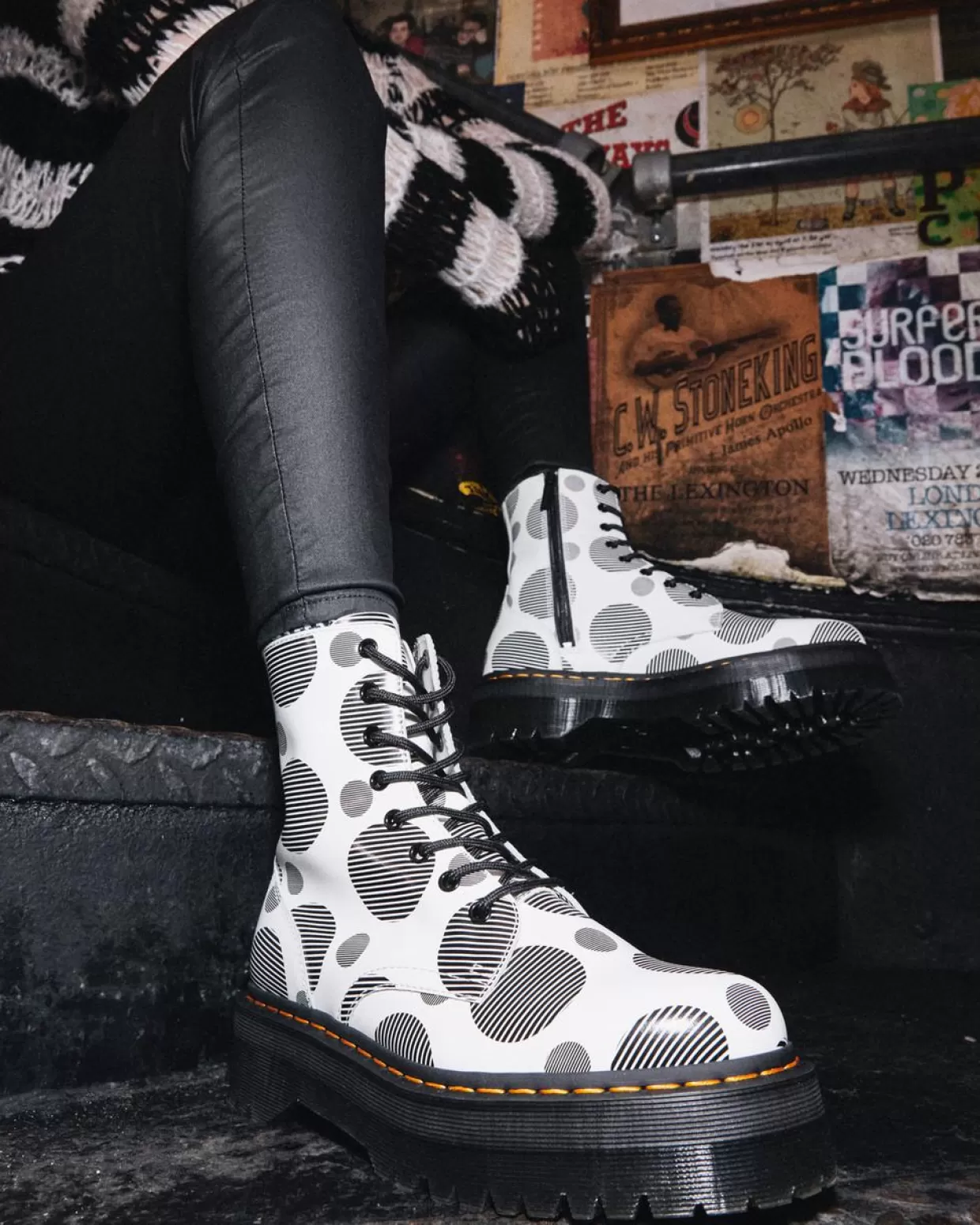 WOMENS Dr. Martens Stivali platform di pelle Jadon Polka Dot Smooth