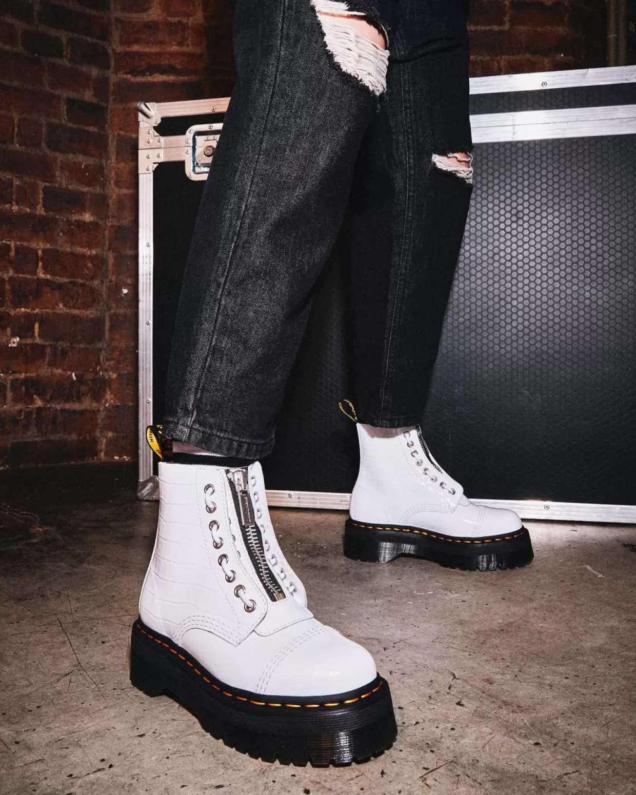 WOMENS Dr. Martens STIVALI PLATFORM DI VERNICE SINCLAIR CROC EMBOSS