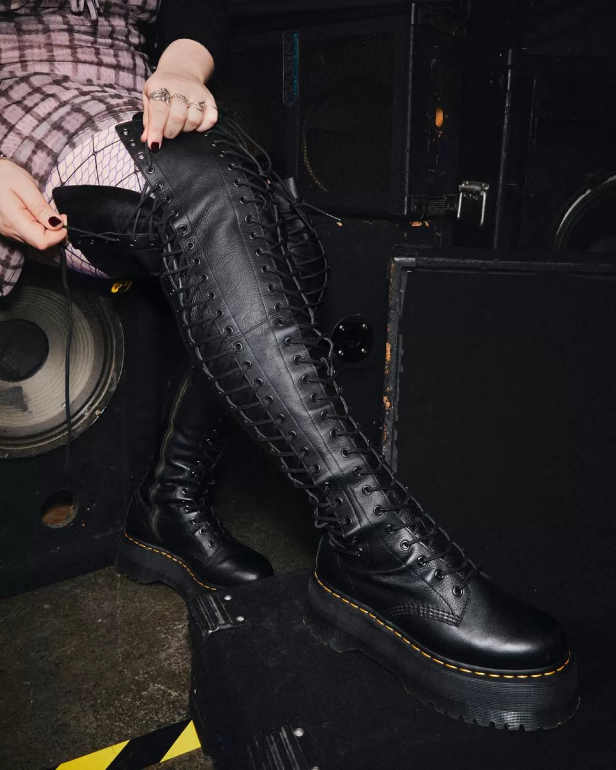 WOMENS Dr. Martens Stivali platform in pelle Azreya Max a 26 occhielli