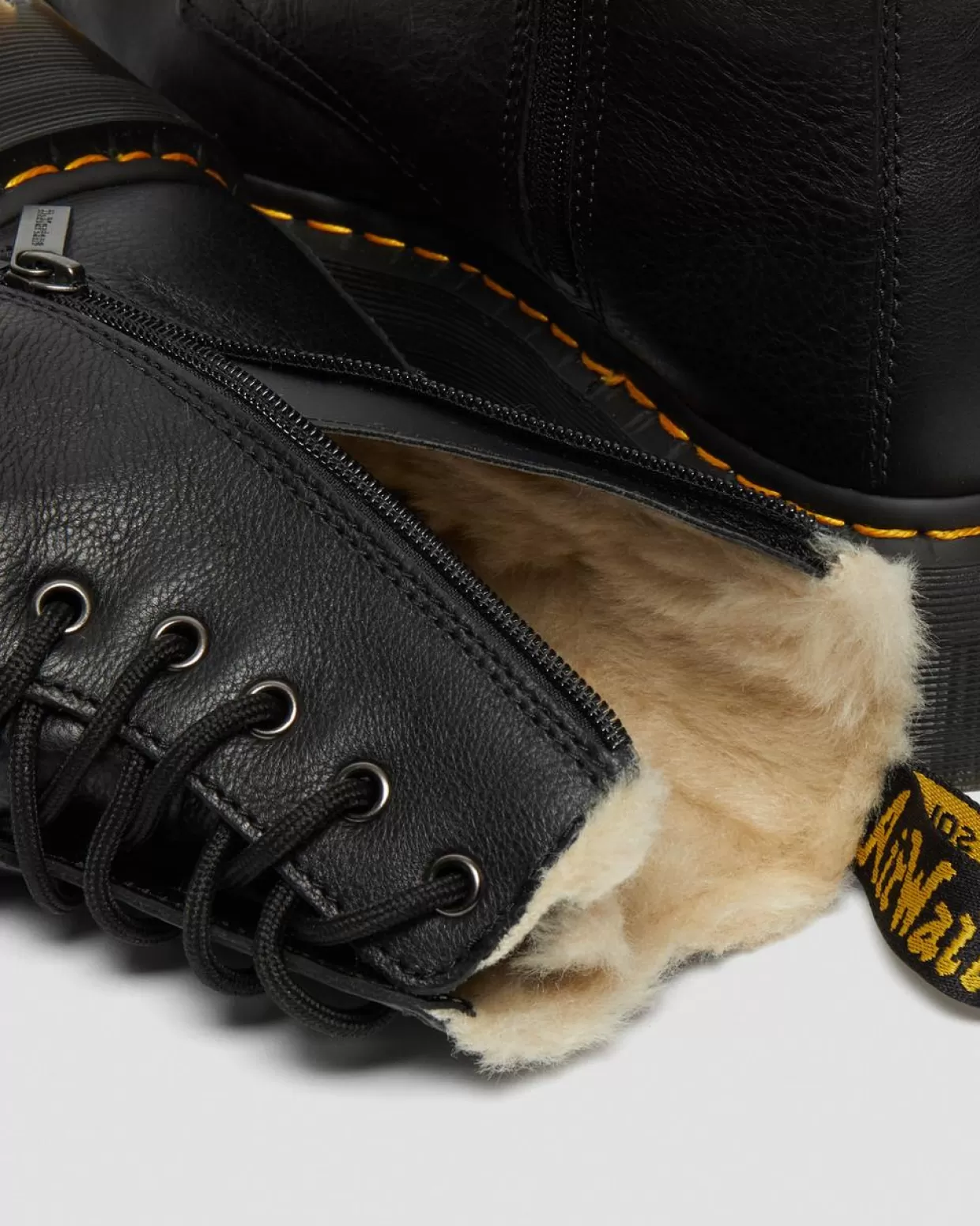 WOMENS Dr. Martens Stivali platform Jadon in pelle con rivestimento in pelliccia sintetica