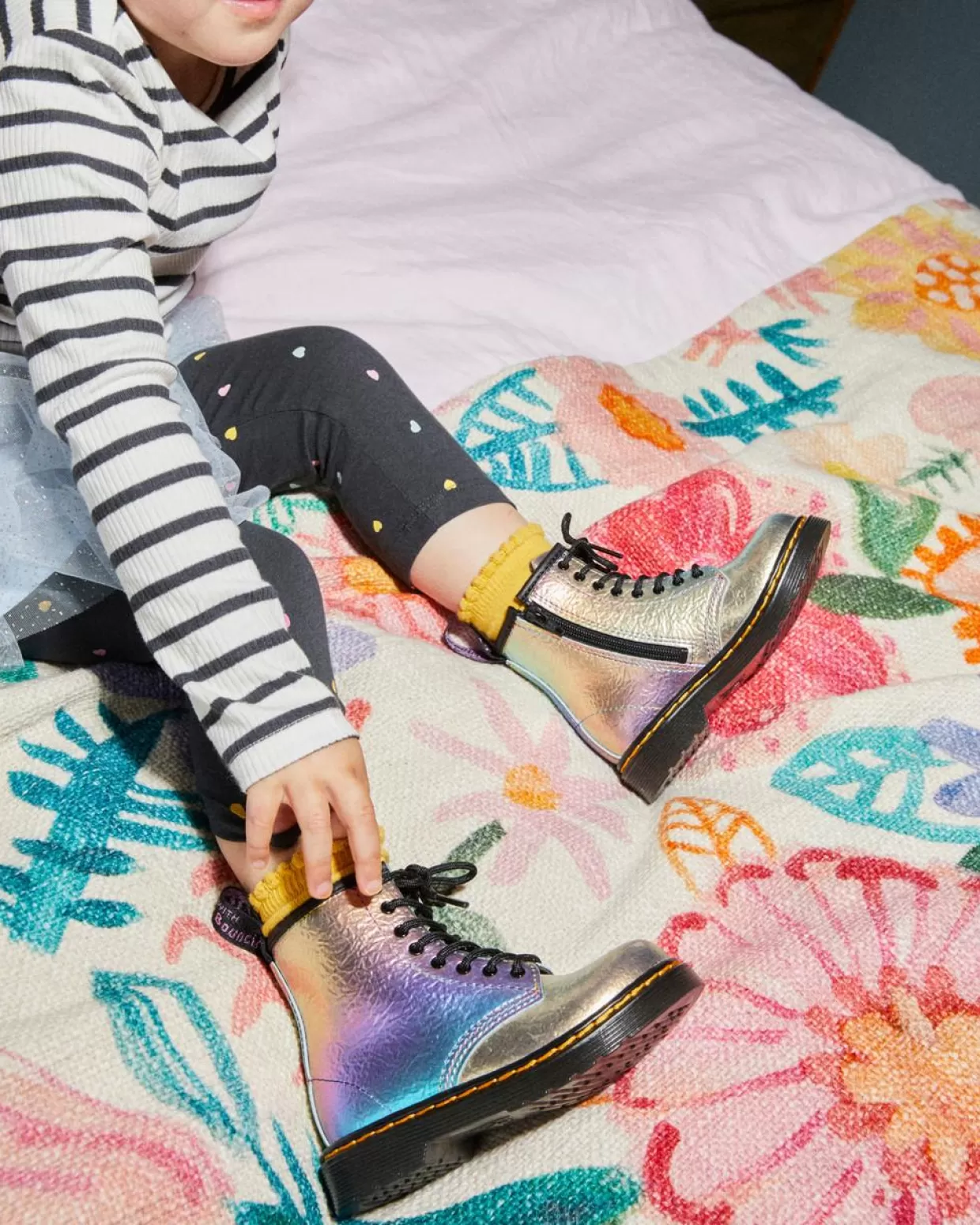 UNISEX Dr. Martens Stivali primi passi stringati 1460 arcobaleno in pelle con effetto increspato