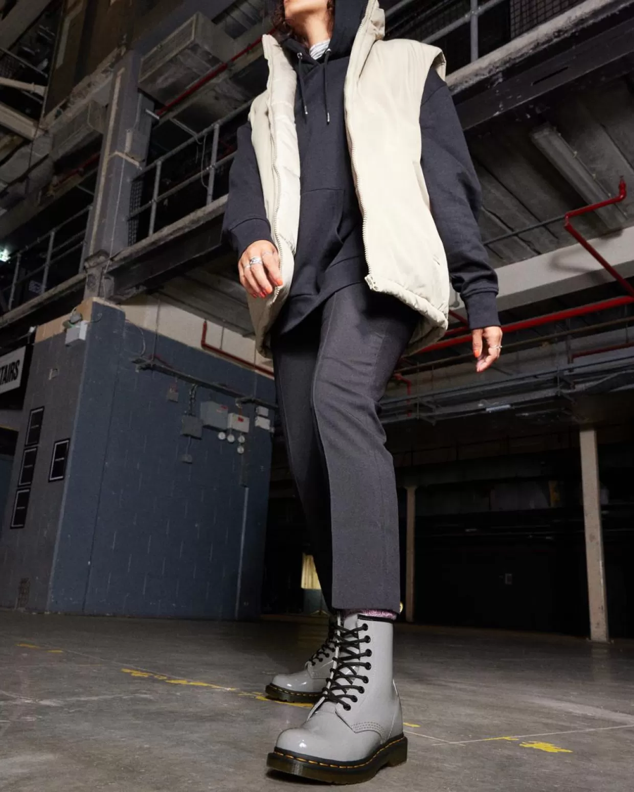 WOMENS Dr. Martens Stivali stringati 1460 in pelle verniciata