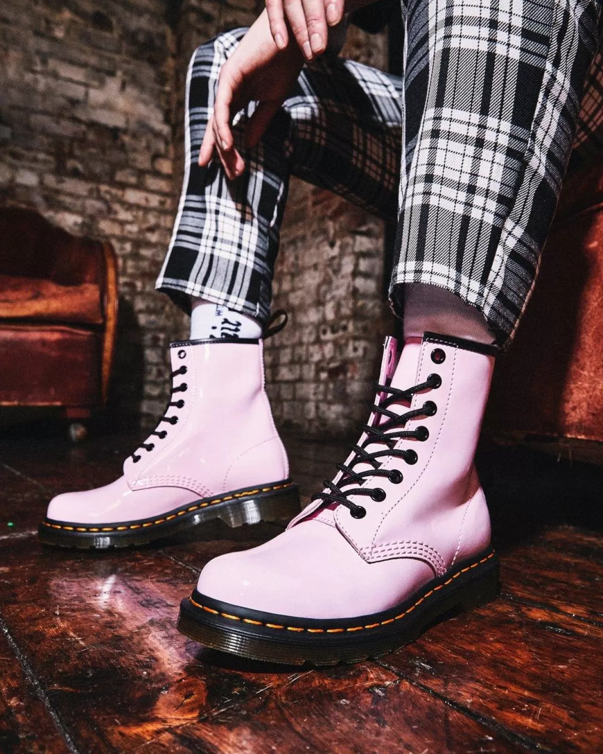 WOMENS Dr. Martens Stivali stringati 1460 in pelle verniciata
