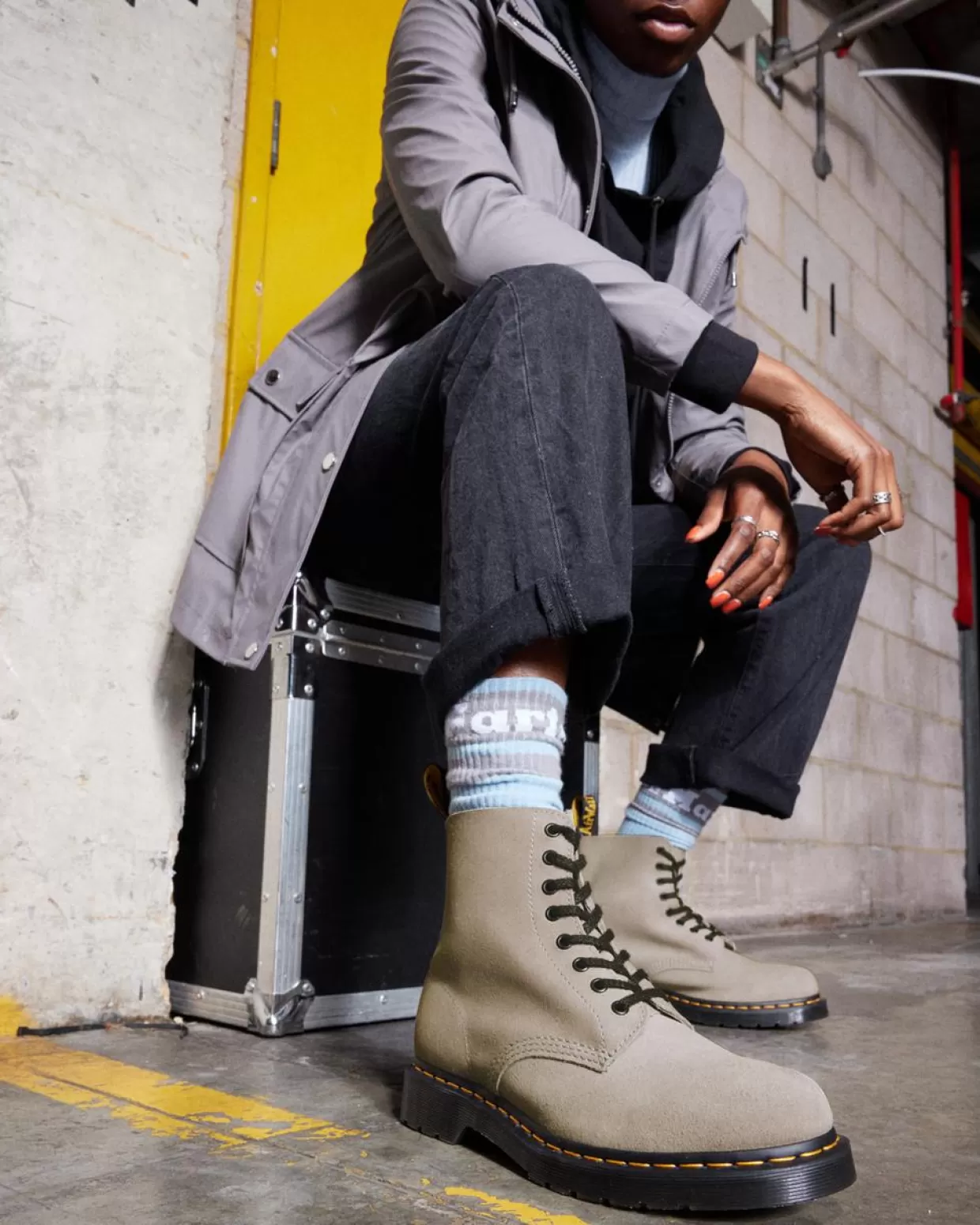 WOMENS Dr. Martens Stivali stringati 1460 Pascal in pelle scamosciata