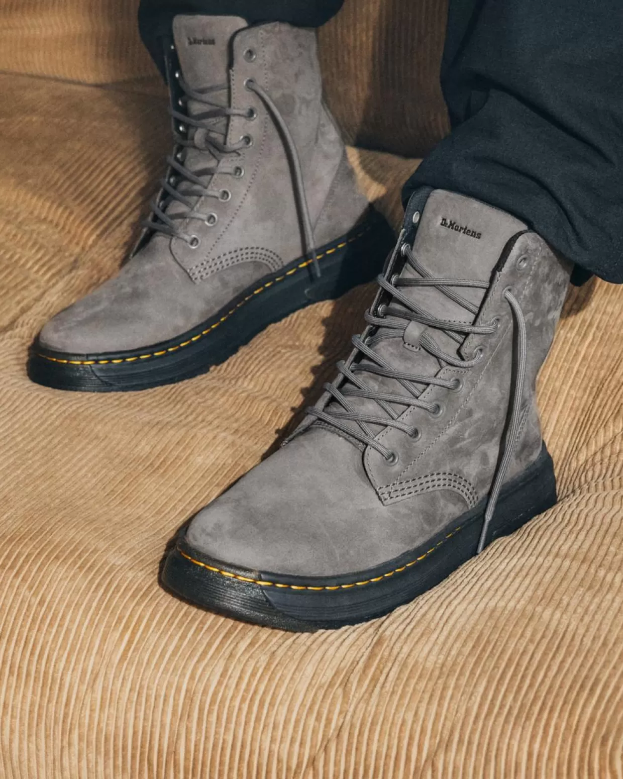 UNISEX Dr. Martens Stivali stringati in pelle Crewson